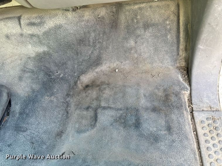 image for item NS9217 2000 Ford F650 Super Duty dump flatbed truck