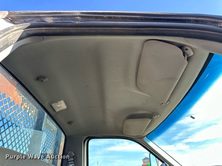 image for item NS9217 2000 Ford F650 Super Duty dump flatbed truck