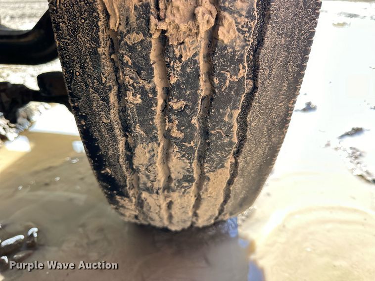 image for item NS9217 2000 Ford F650 Super Duty dump flatbed truck