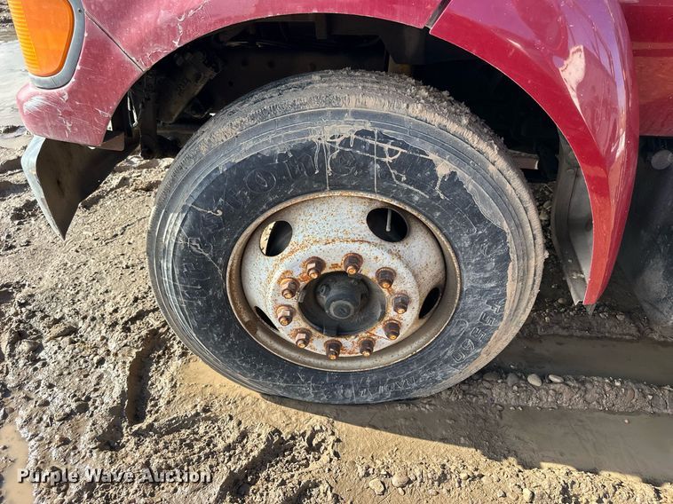 image for item NS9217 2000 Ford F650 Super Duty dump flatbed truck