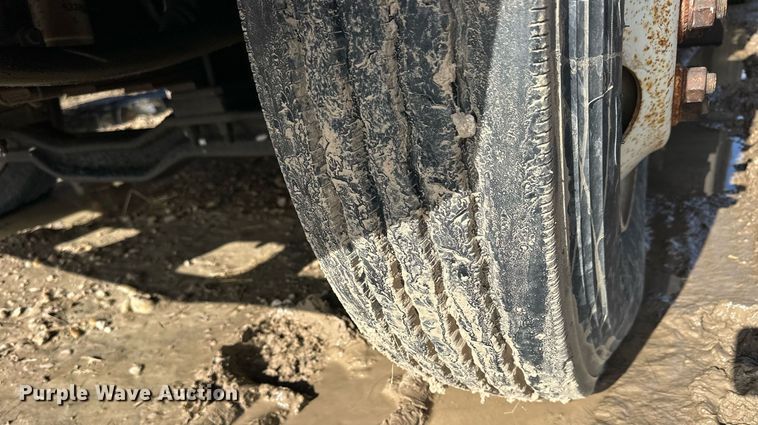 image for item NS9217 2000 Ford F650 Super Duty dump flatbed truck