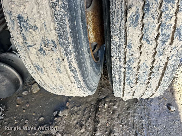 image for item NS9217 2000 Ford F650 Super Duty dump flatbed truck