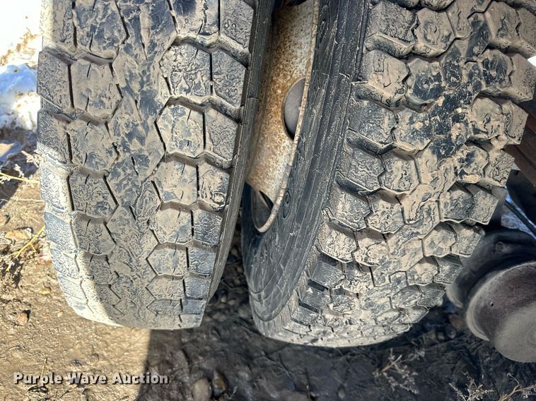 image for item NS9217 2000 Ford F650 Super Duty dump flatbed truck