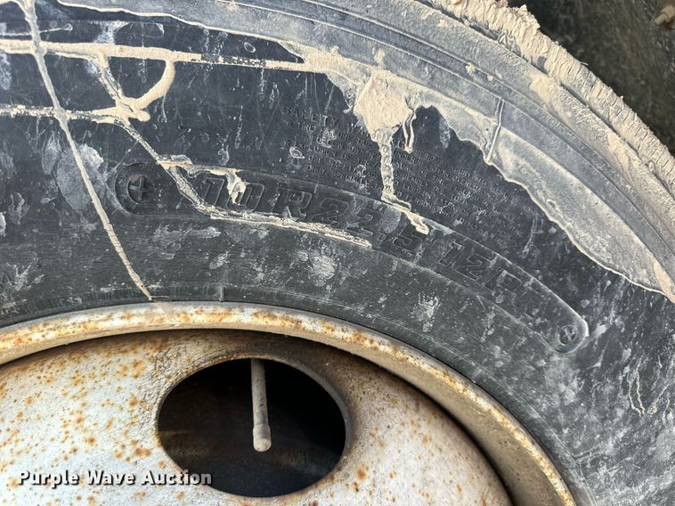 image for item NS9217 2000 Ford F650 Super Duty dump flatbed truck