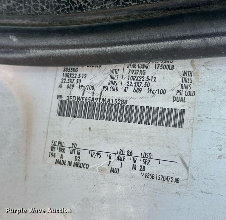 image for item NS9217 2000 Ford F650 Super Duty dump flatbed truck