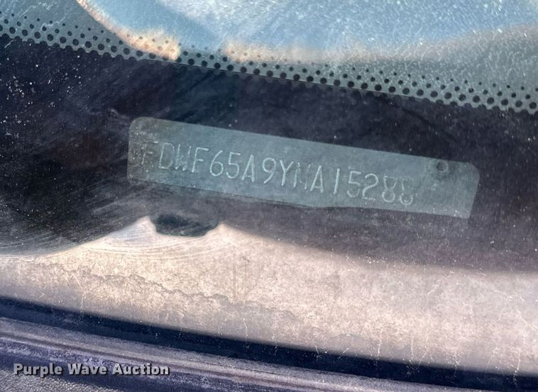 image for item NS9217 2000 Ford F650 Super Duty dump flatbed truck