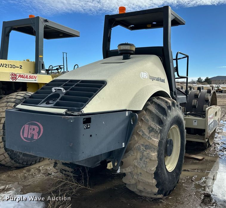 image for item NS9219 2005 Ingersoll Rand SD122F TF single drum vibratory roller