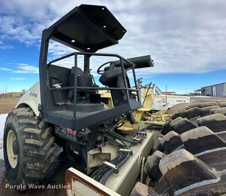 image for item NS9219 2005 Ingersoll Rand SD122F TF single drum vibratory roller