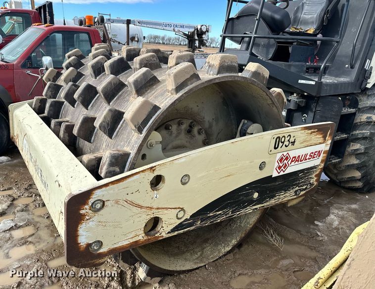 image for item NS9219 2005 Ingersoll Rand SD122F TF single drum vibratory roller