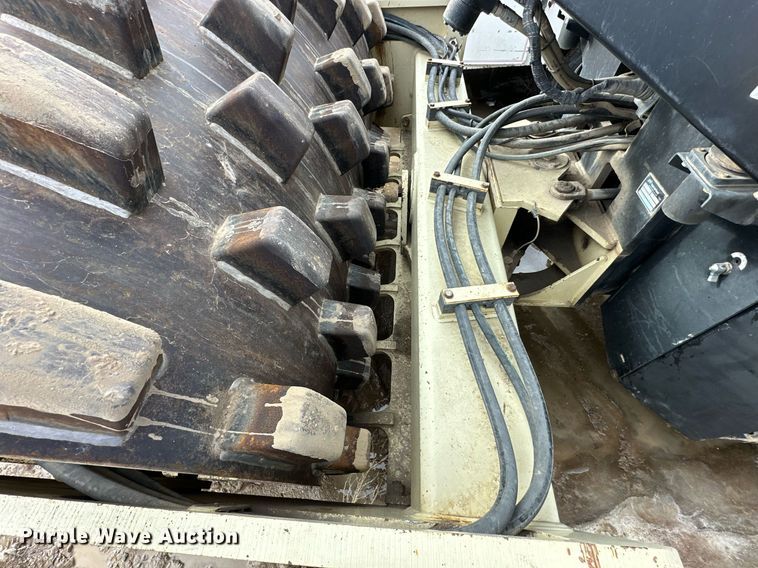 image for item NS9219 2005 Ingersoll Rand SD122F TF single drum vibratory roller