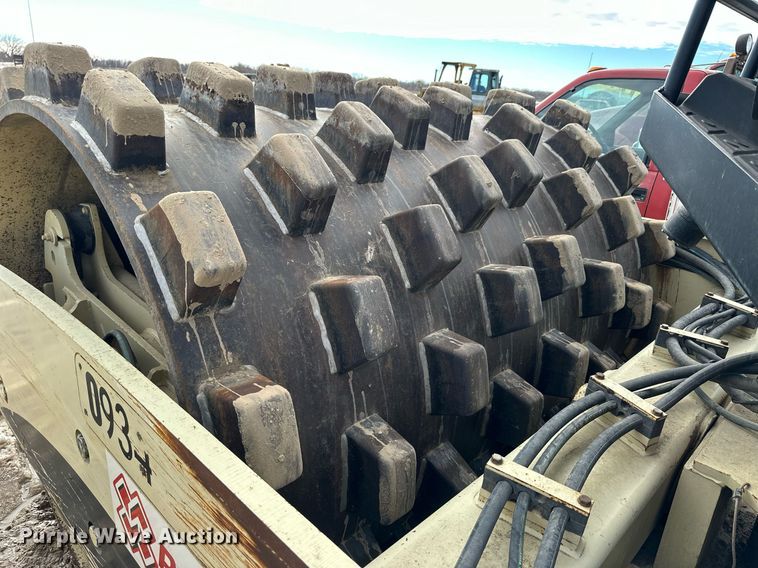 image for item NS9219 2005 Ingersoll Rand SD122F TF single drum vibratory roller