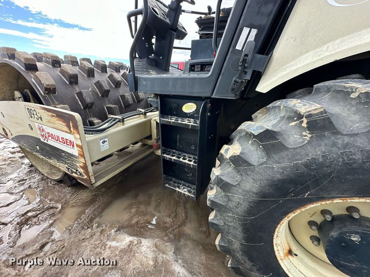 image for item NS9219 2005 Ingersoll Rand SD122F TF single drum vibratory roller