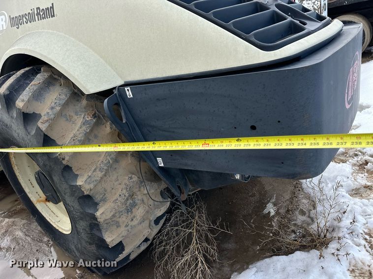 image for item NS9219 2005 Ingersoll Rand SD122F TF single drum vibratory roller