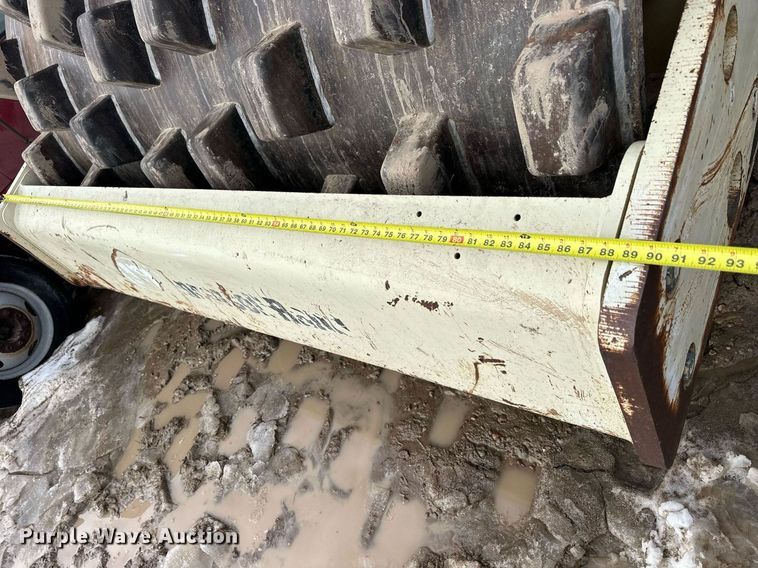 image for item NS9219 2005 Ingersoll Rand SD122F TF single drum vibratory roller