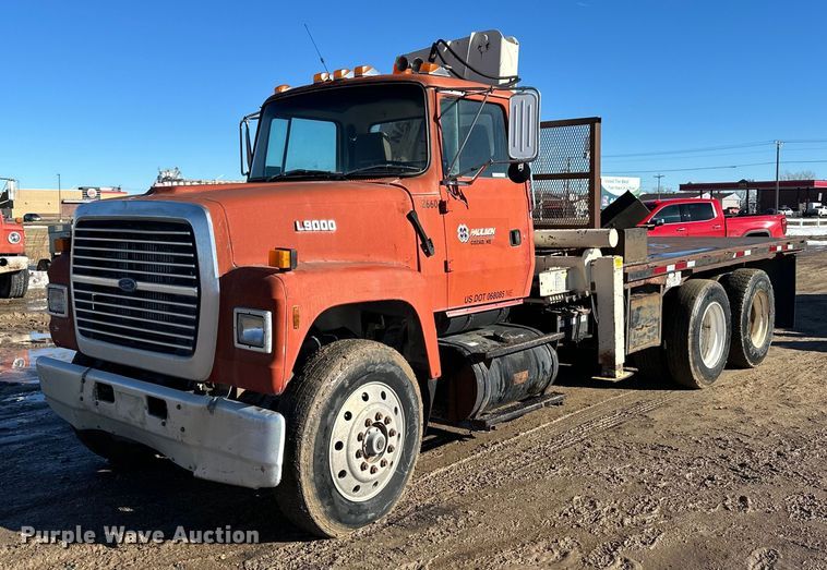 image for item NS9227 1994 Ford LT9000 crane truck