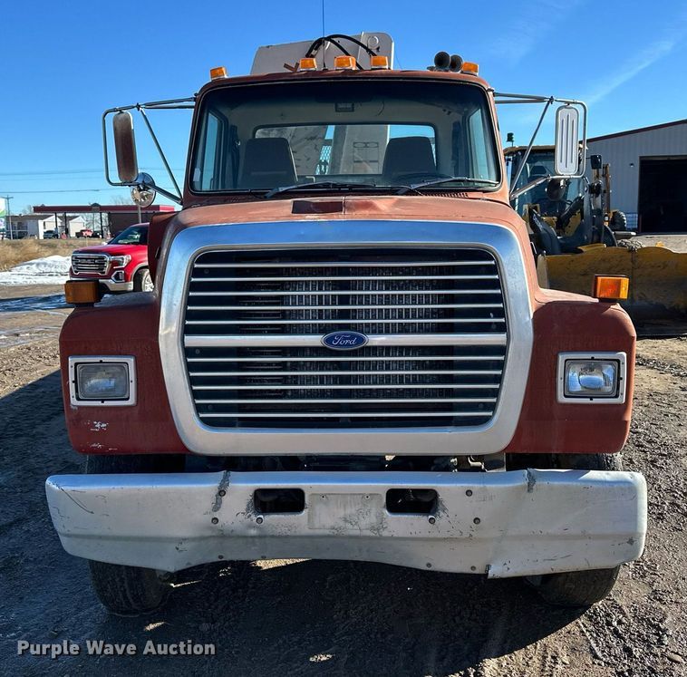 image for item NS9227 1994 Ford LT9000 crane truck