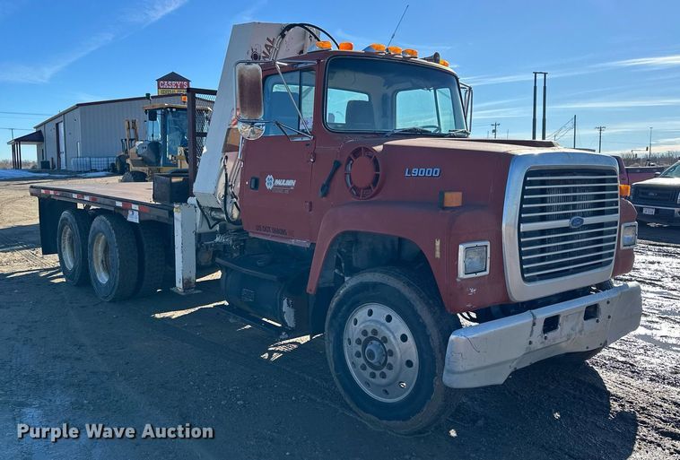 image for item NS9227 1994 Ford LT9000 crane truck