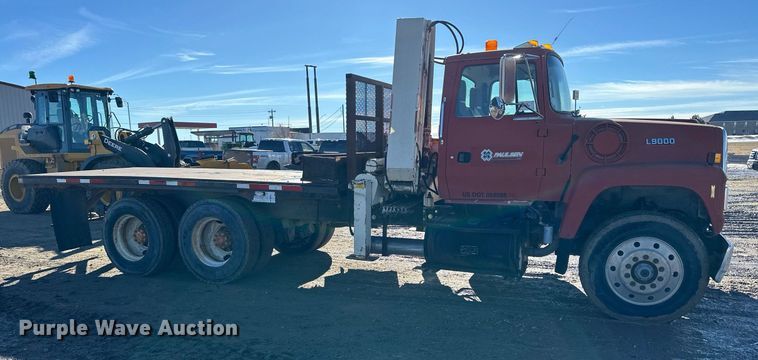 image for item NS9227 1994 Ford LT9000 crane truck