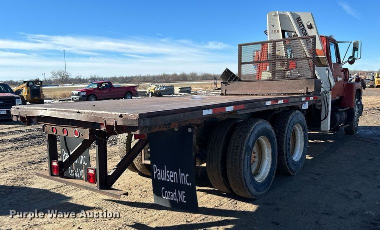 image for item NS9227 1994 Ford LT9000 crane truck