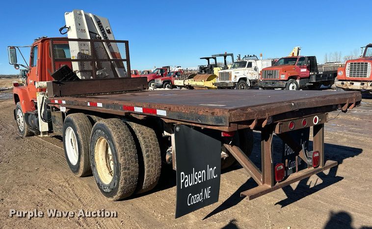 image for item NS9227 1994 Ford LT9000 crane truck