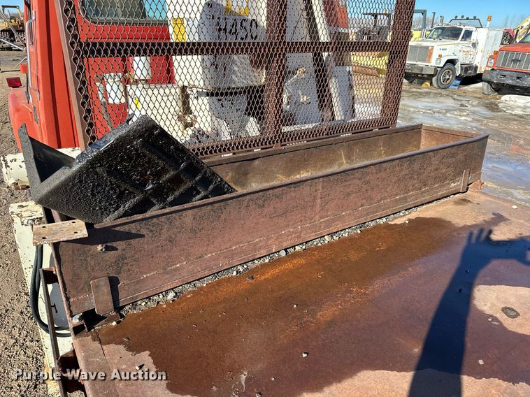 image for item NS9227 1994 Ford LT9000 crane truck