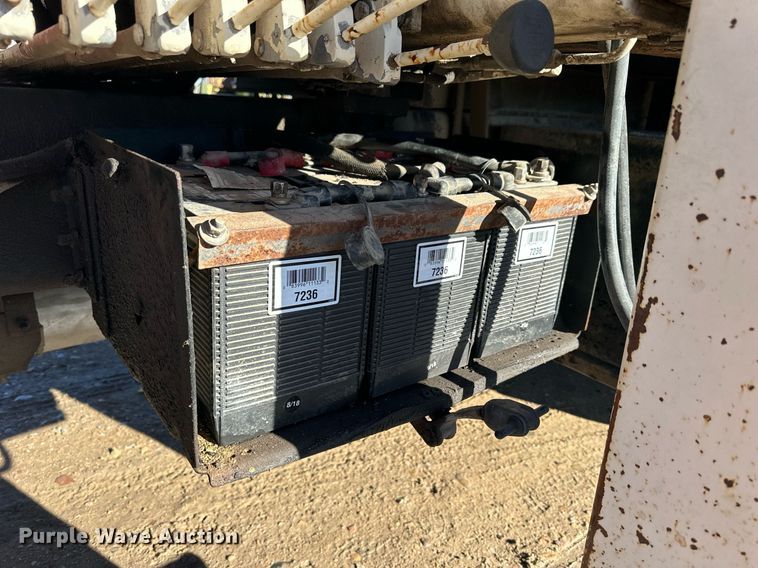 image for item NS9227 1994 Ford LT9000 crane truck