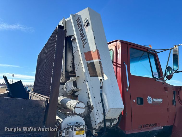 image for item NS9227 1994 Ford LT9000 crane truck