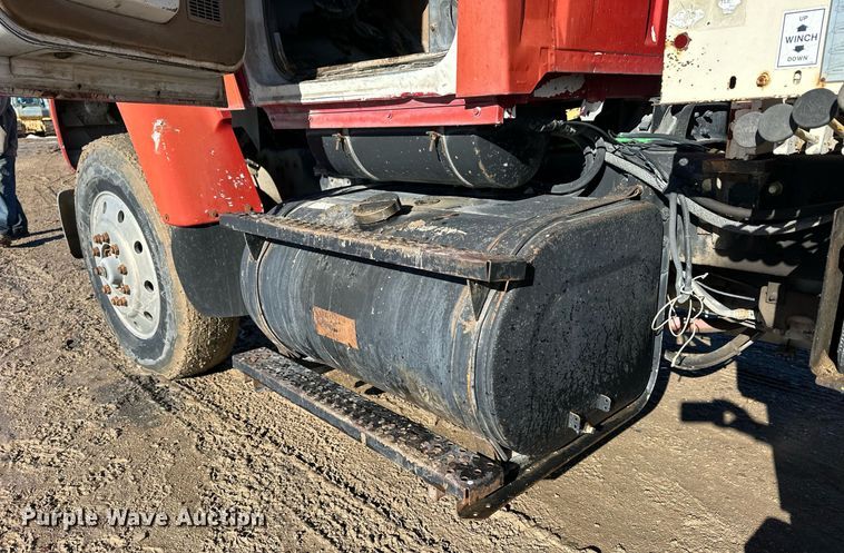 image for item NS9227 1994 Ford LT9000 crane truck