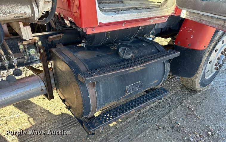 image for item NS9227 1994 Ford LT9000 crane truck