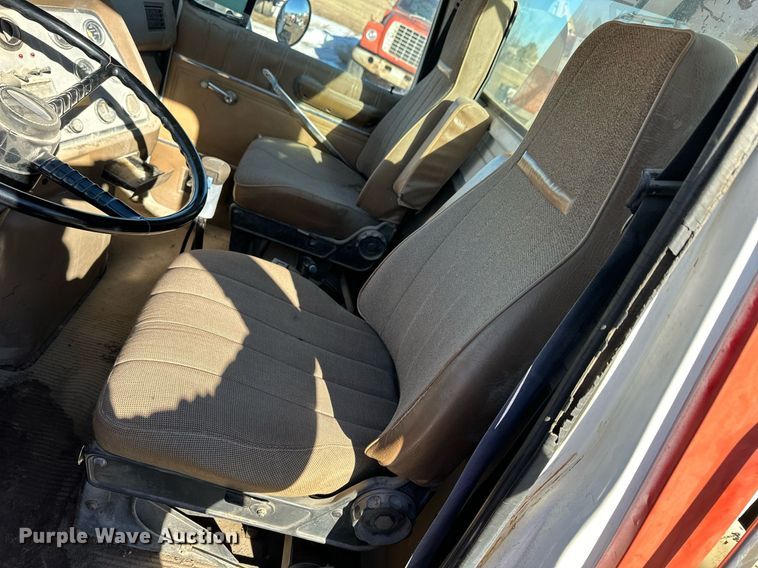 image for item NS9227 1994 Ford LT9000 crane truck