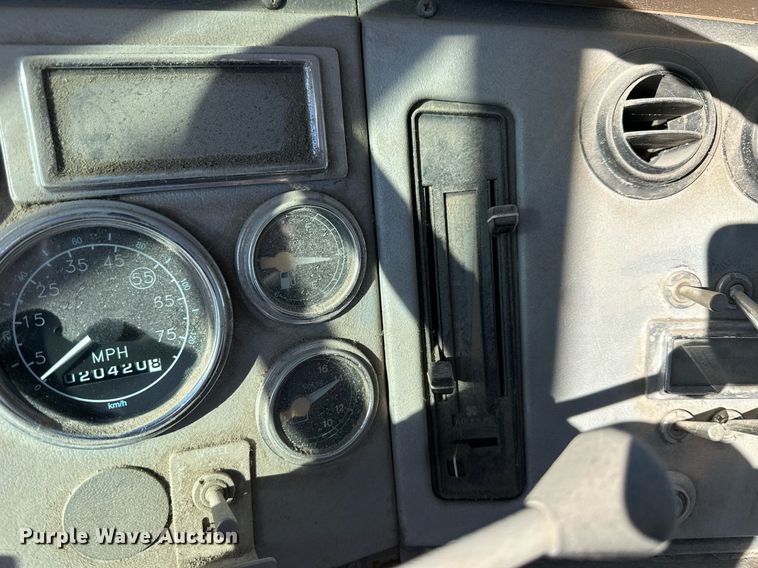 image for item NS9227 1994 Ford LT9000 crane truck