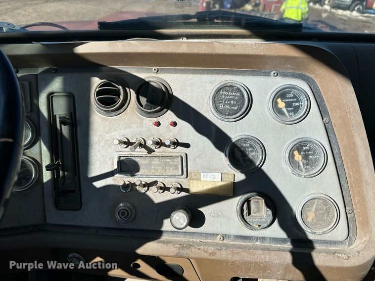 image for item NS9227 1994 Ford LT9000 crane truck