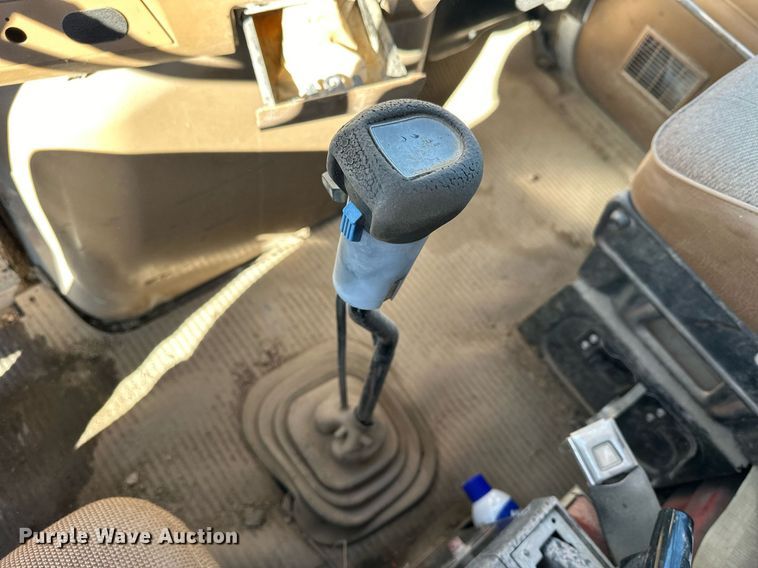 image for item NS9227 1994 Ford LT9000 crane truck