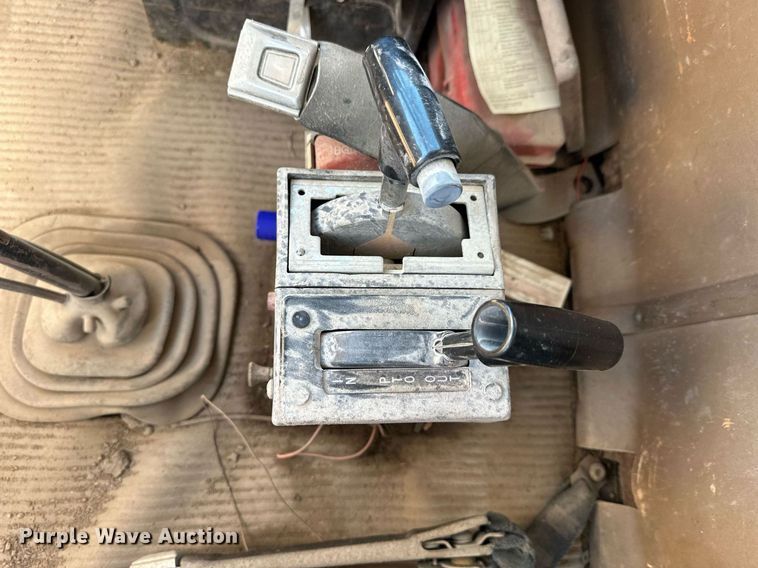 image for item NS9227 1994 Ford LT9000 crane truck