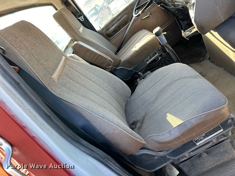 image for item NS9227 1994 Ford LT9000 crane truck