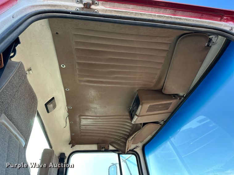 image for item NS9227 1994 Ford LT9000 crane truck