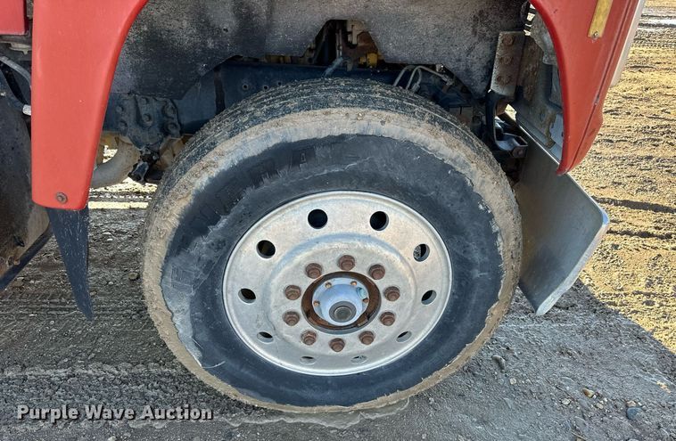 image for item NS9227 1994 Ford LT9000 crane truck