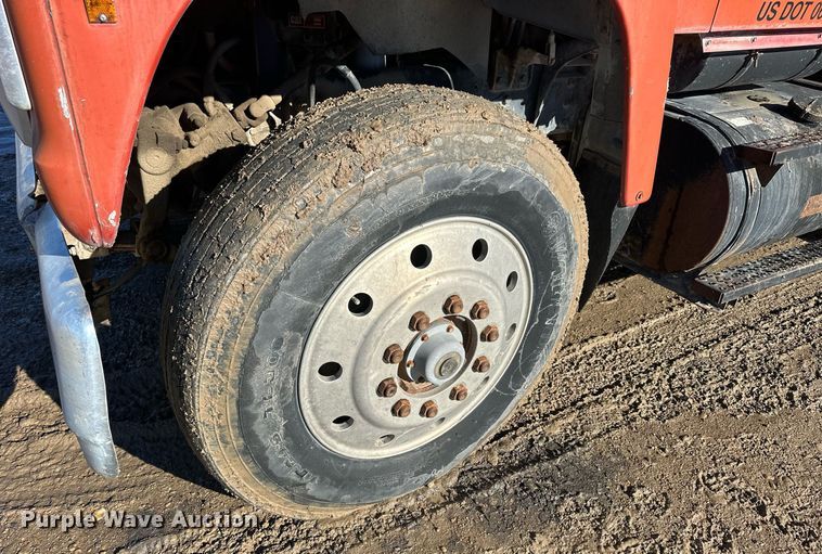 image for item NS9227 1994 Ford LT9000 crane truck