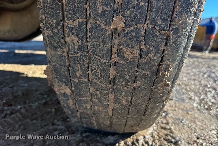 image for item NS9227 1994 Ford LT9000 crane truck