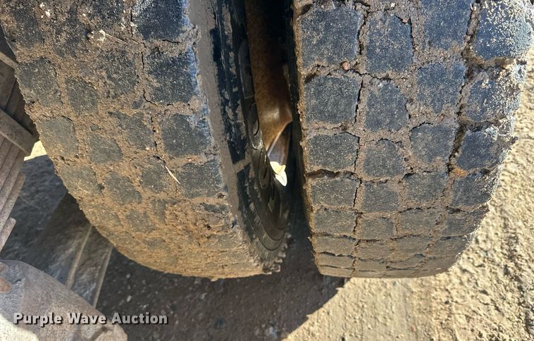 image for item NS9227 1994 Ford LT9000 crane truck