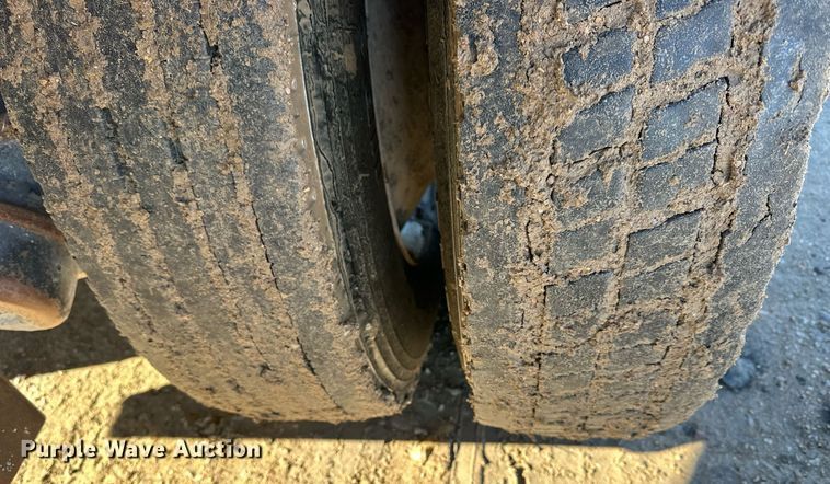 image for item NS9227 1994 Ford LT9000 crane truck