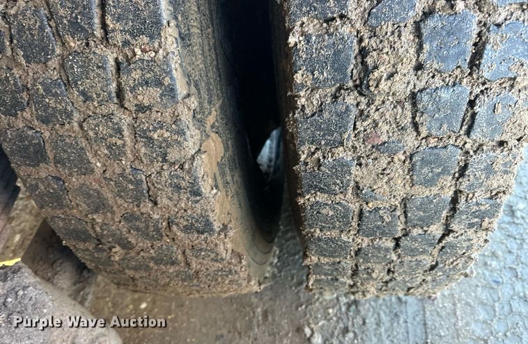 image for item NS9227 1994 Ford LT9000 crane truck