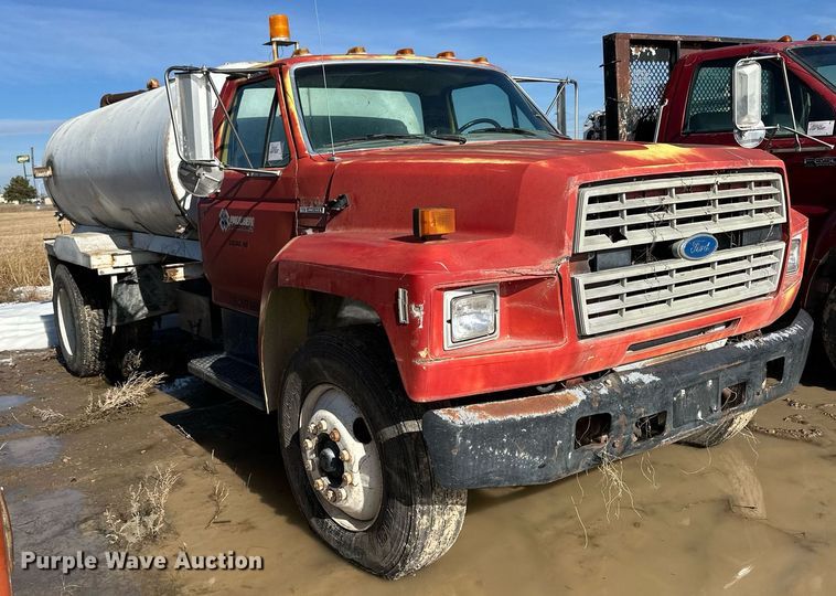 image for item NS9228 1994 Ford F700 water truck