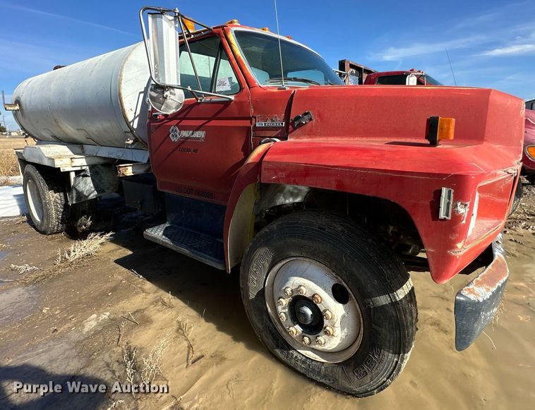 image for item NS9228 1994 Ford F700 water truck