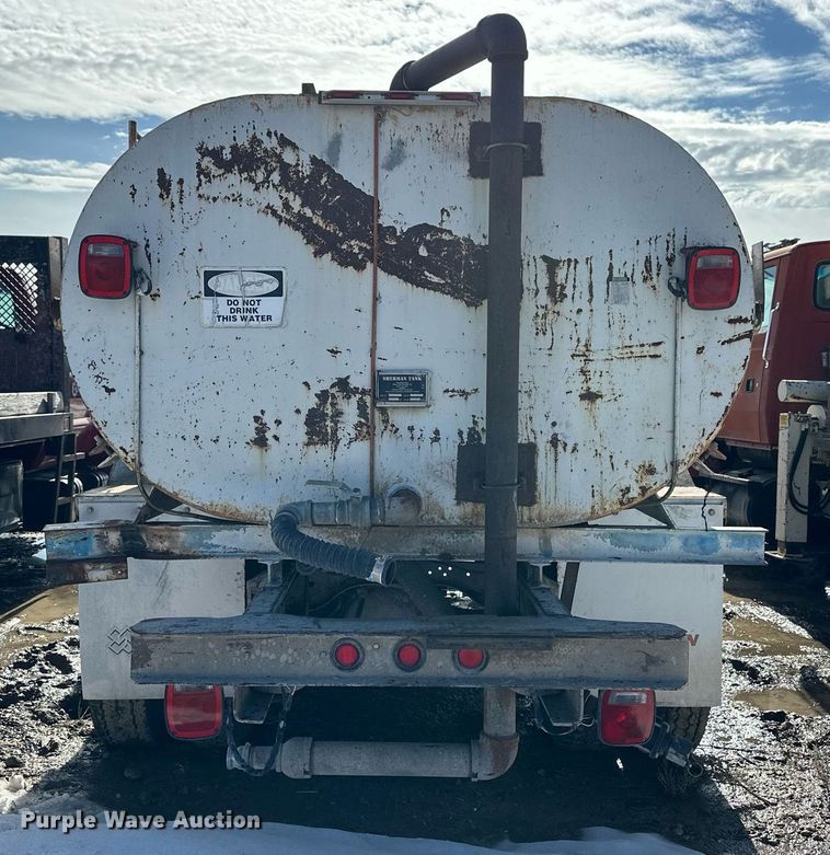 image for item NS9228 1994 Ford F700 water truck