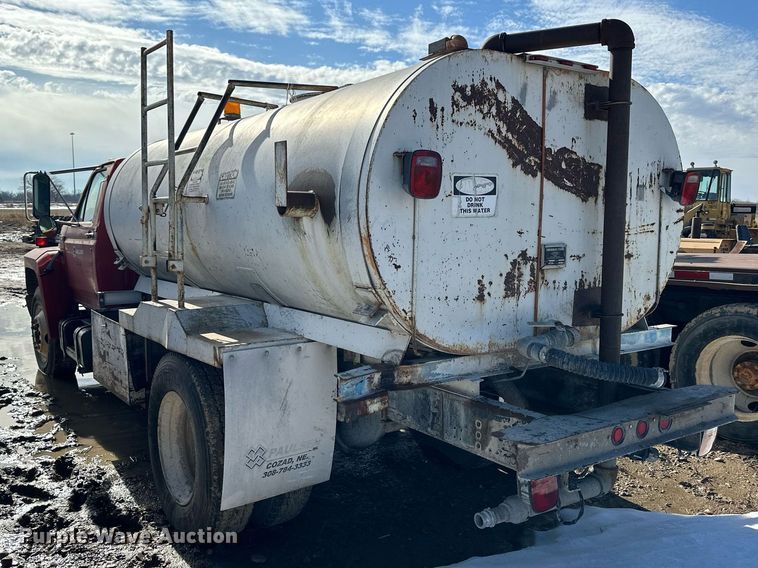 image for item NS9228 1994 Ford F700 water truck