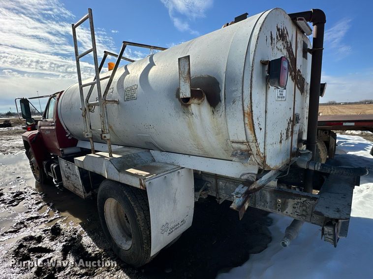 image for item NS9228 1994 Ford F700 water truck