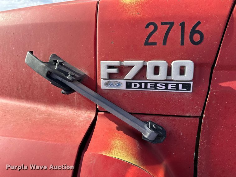 image for item NS9228 1994 Ford F700 water truck