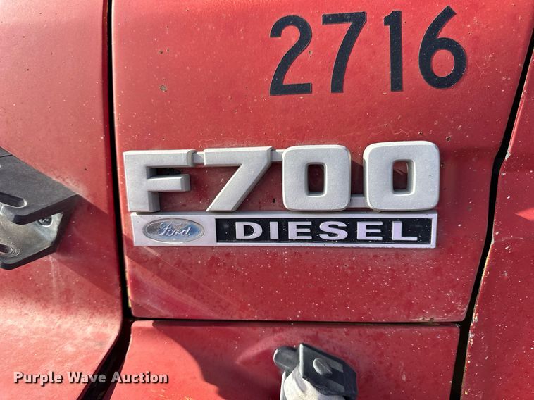 image for item NS9228 1994 Ford F700 water truck