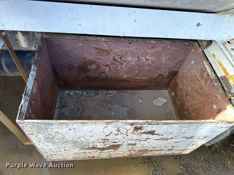 image for item NS9228 1994 Ford F700 water truck